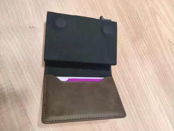 Customer photo review of Tarjetero RFID BLINDAX — Bloqueo antirrobo