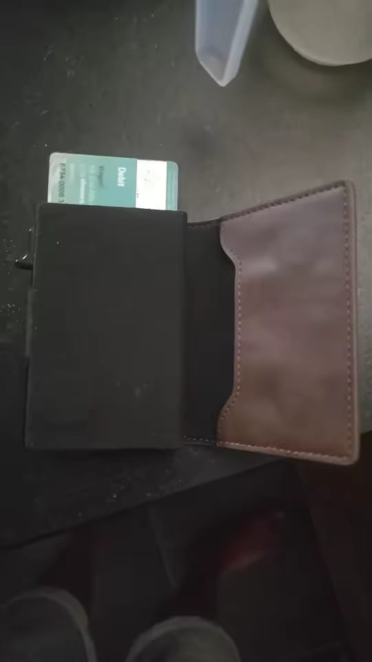 Customer photo review of Tarjetero RFID BLINDAX — Bloqueo antirrobo