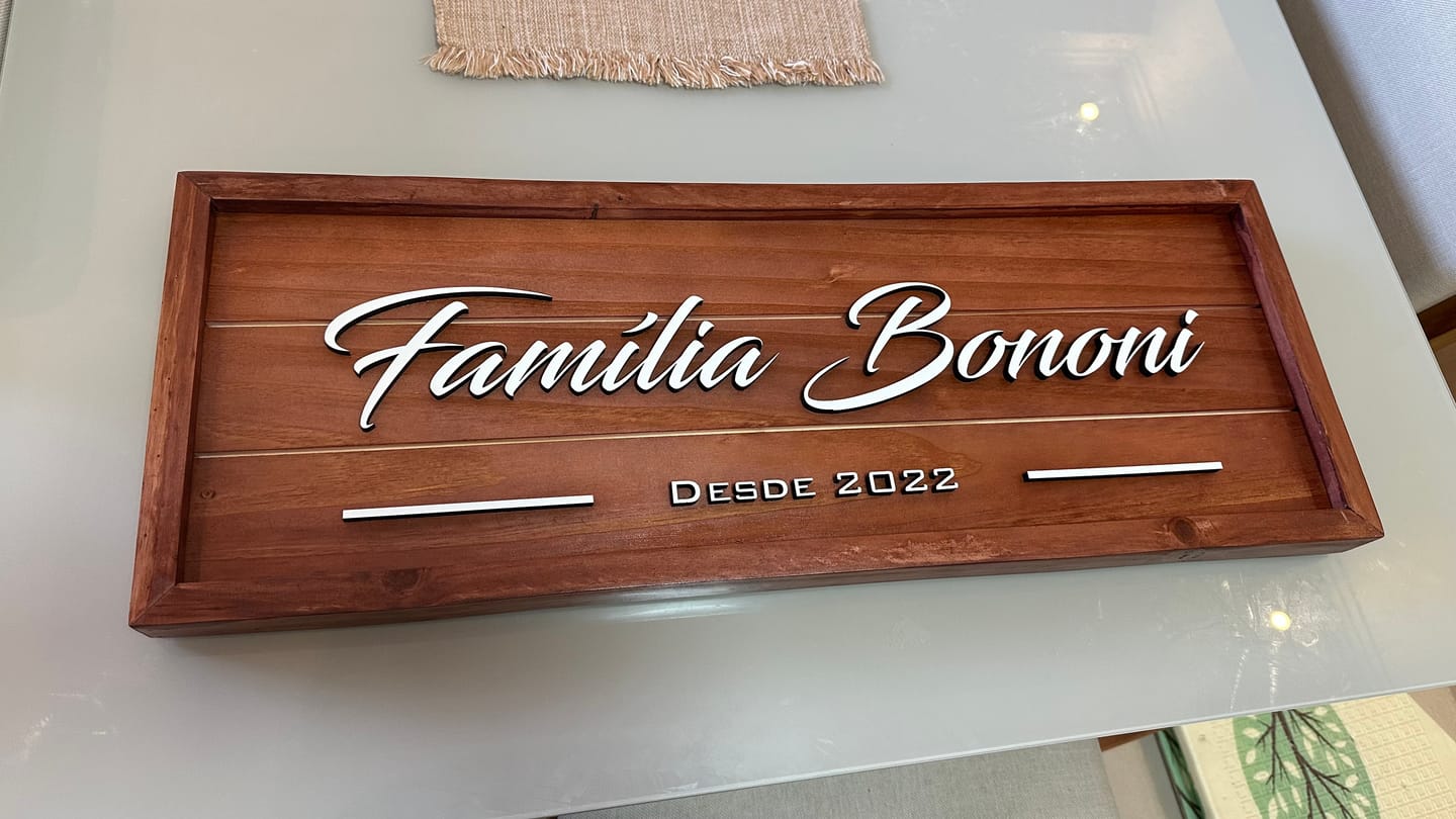 Customer photo review of Placa Sobrenome com Moldura