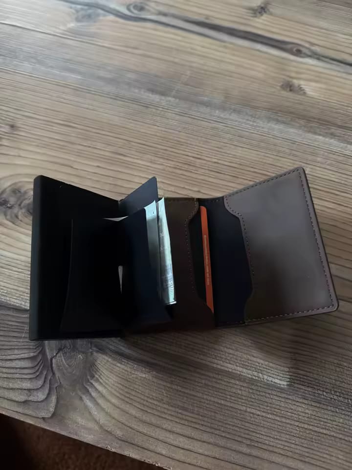 Customer photo review of Tarjetero RFID BLINDAX — Bloqueo antirrobo