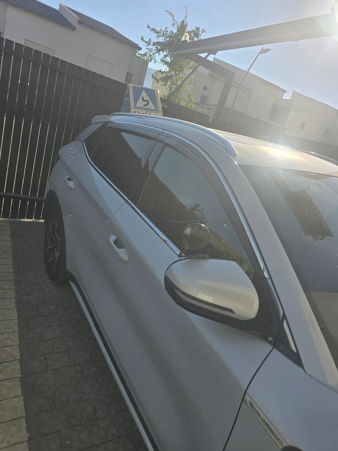 Customer photo review of מגני רוח הדבקה BYD ATTO 3 עם פס ניקל שנת 2021+ (6 חלקים)