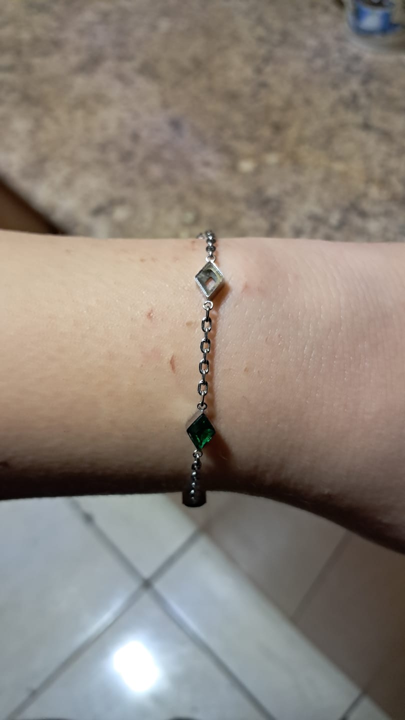 Customer photo review of Pulsera Green Gem