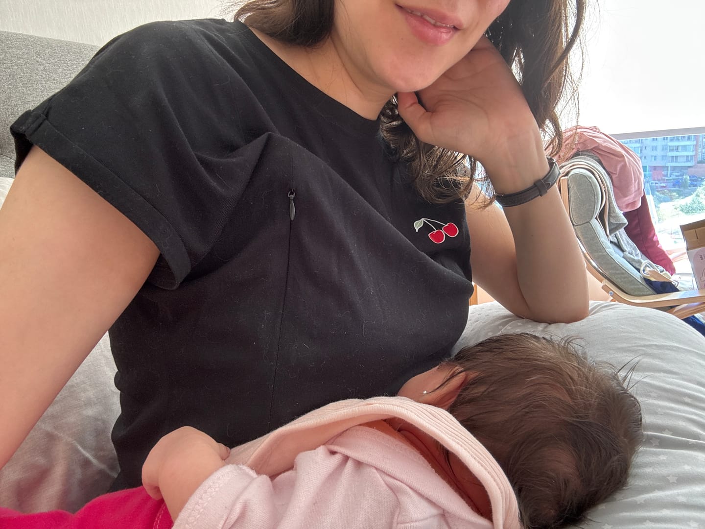 Customer photo review of Polera de Lactancia Sahr - Estampado Cherry