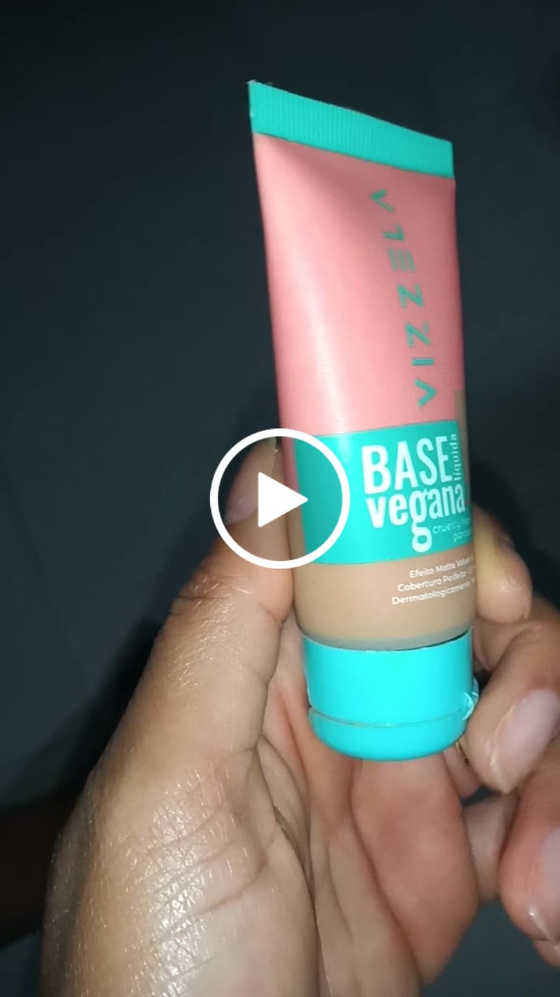 Customer video review of Base Líquida Matte - Vizzela