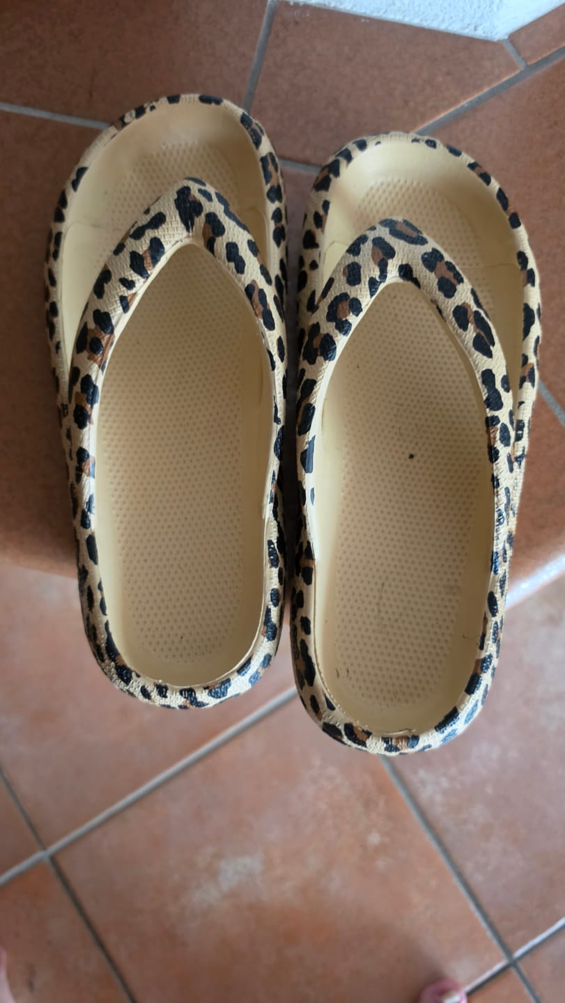 Customer photo review of Atmungsaktive & Rutschfeste Sommer Slipper mit Print für Damen – Kaja
