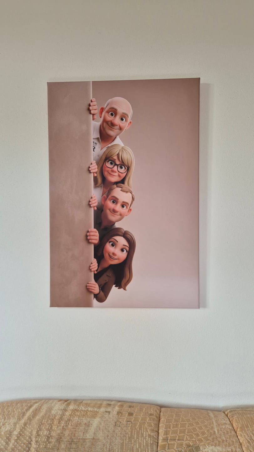 Customer photo review of Personalisierte Leinwand - Animiert hinter der Wand