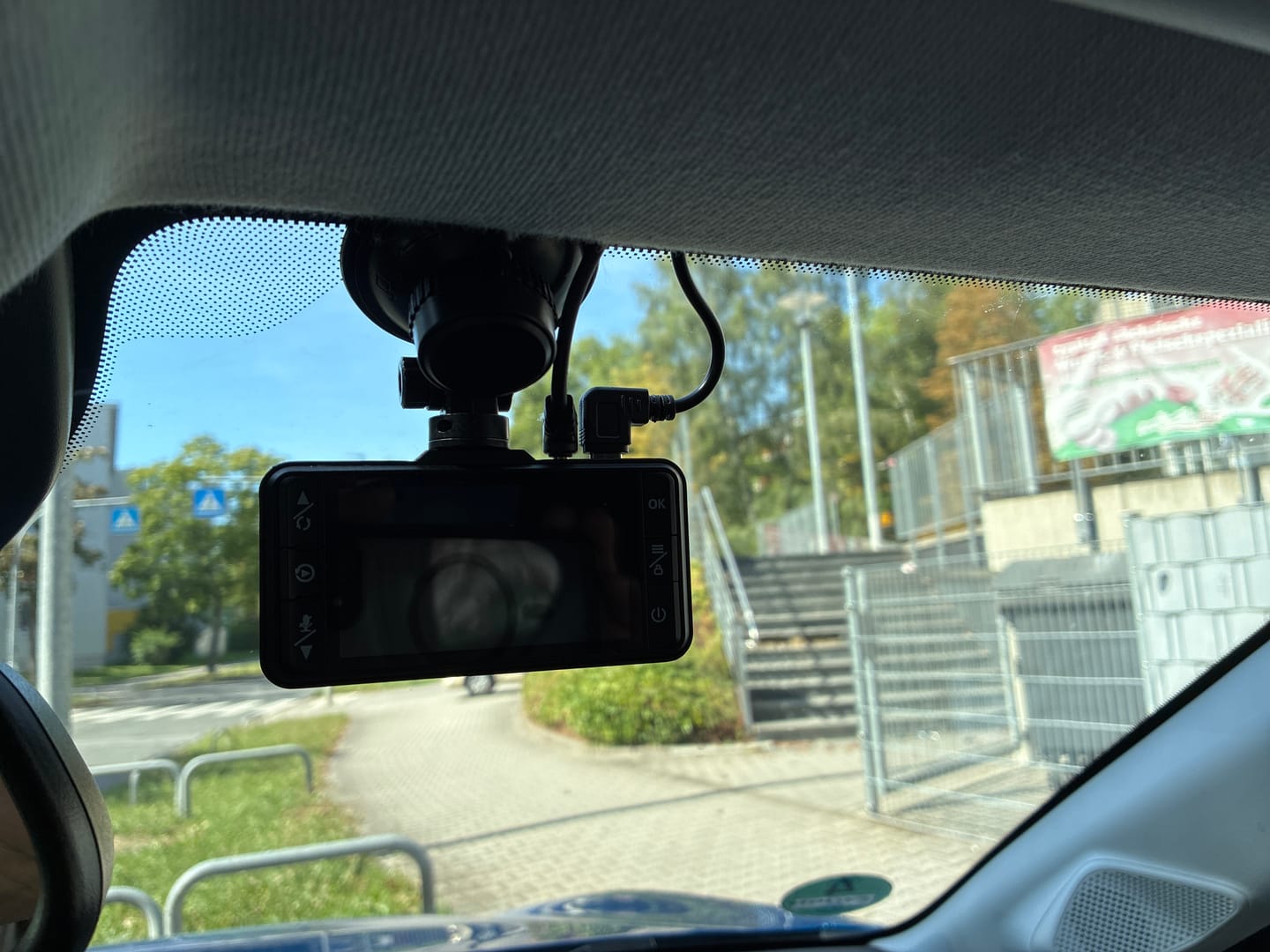 Customer photo review of 4K Dashcam mit 3,94" Bildschirm / Vorne & hinten / Autokamera mit 170° Weitwinkelansicht / Nachtsicht / Parküberwachung / G-Sensor