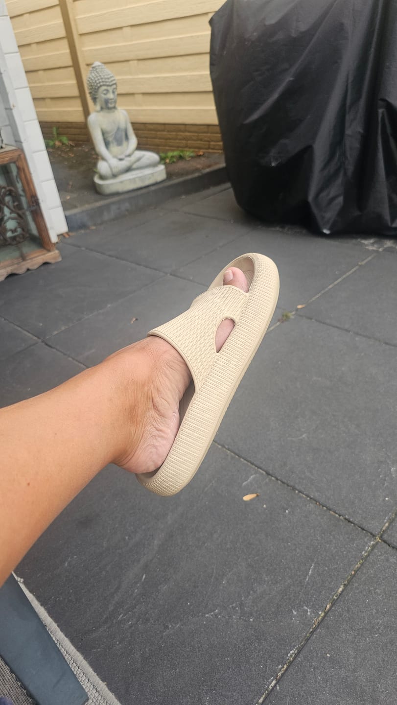 Customer photo review of HappyFlops Original