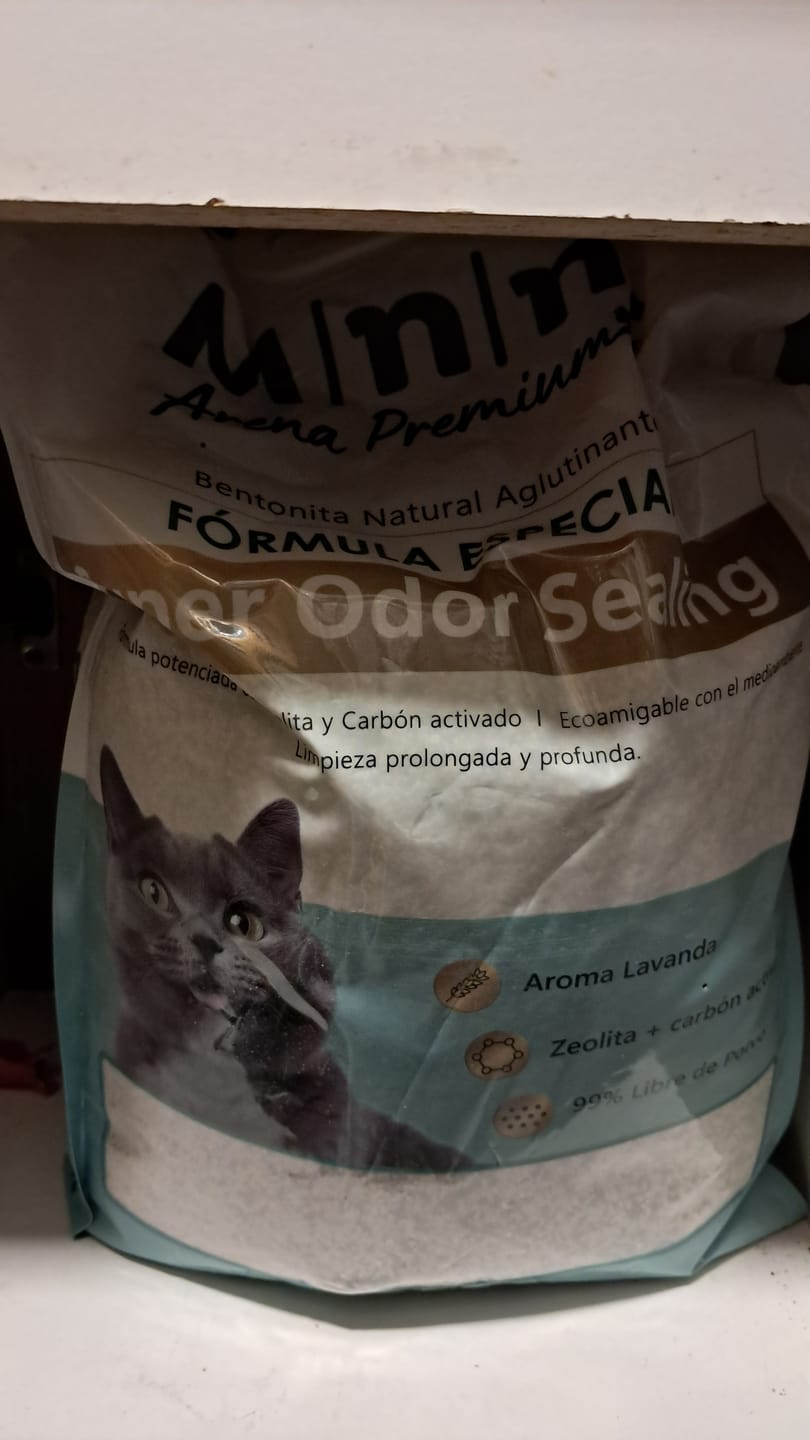 Customer photo review of Arena Minino 16kg - Carbón Activo