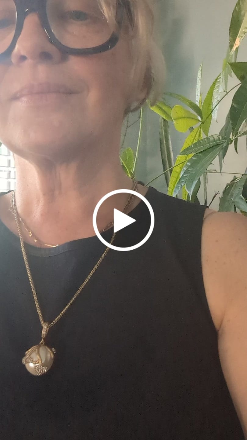 Customer video review of Wildflower Pearl Crown Necklace