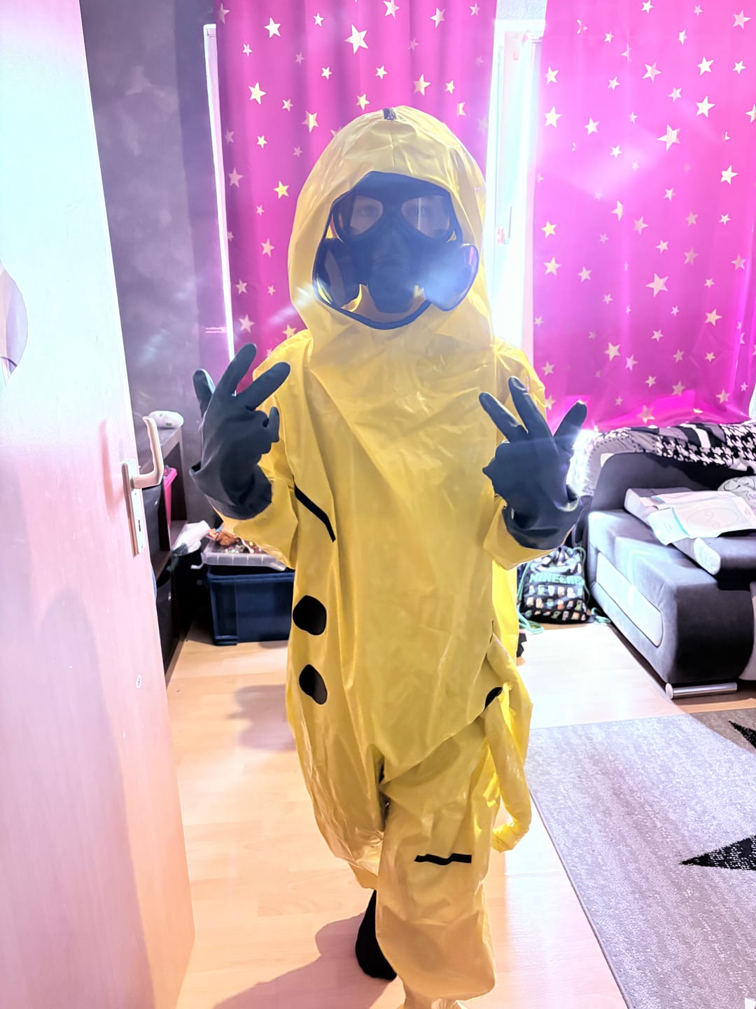 Customer photo review of Backrooms 2026 gelb Jumpsuit Cosplay Kostüm