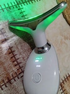 Customer photo review of Veloura Porelift - Yüz ve Boyun Sıkılaştırma Cihazı