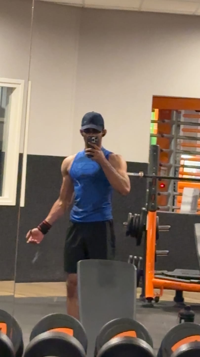 Customer photo review of 3047 - Superman Compression Tanks