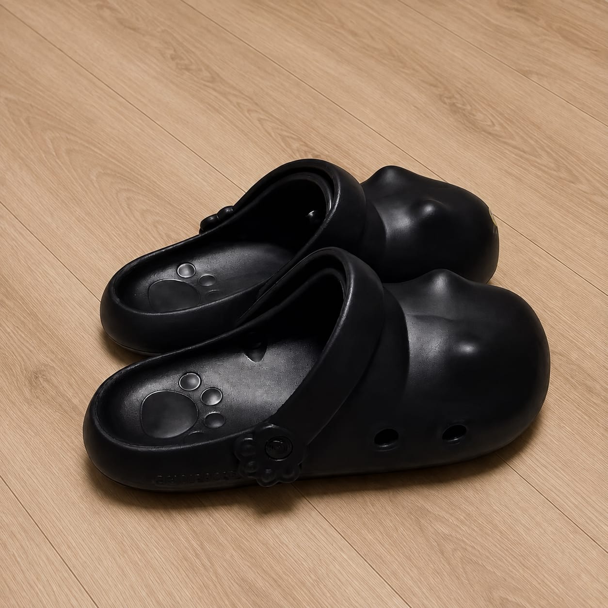 Customer photo review of Mimiu™ Ultra-Light Paw Print Clogs