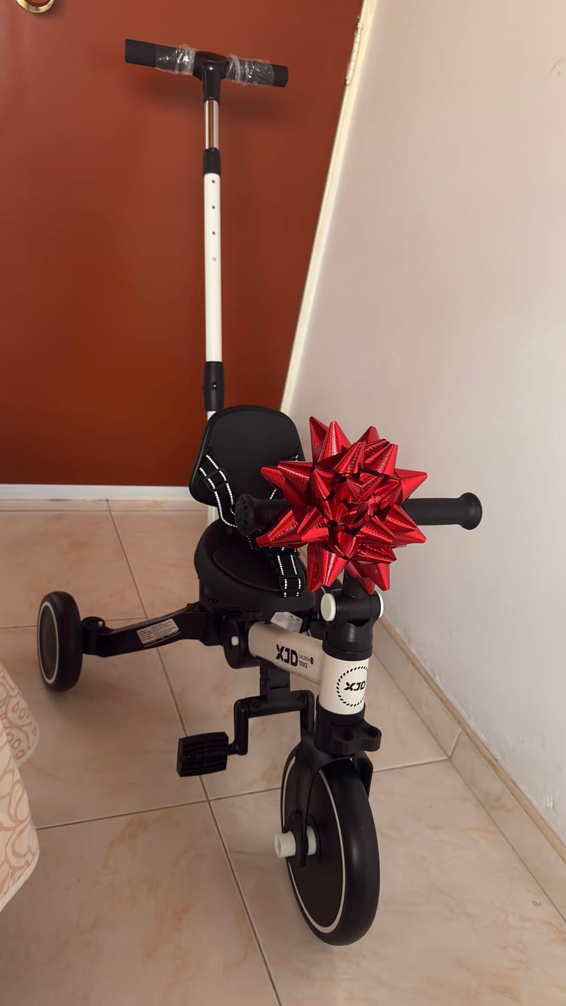 Customer photo review of Triciclo Evolutivo 4 en 1 – Ayuda a Tu Bebé a Caminar Seguro y Sin Caídas