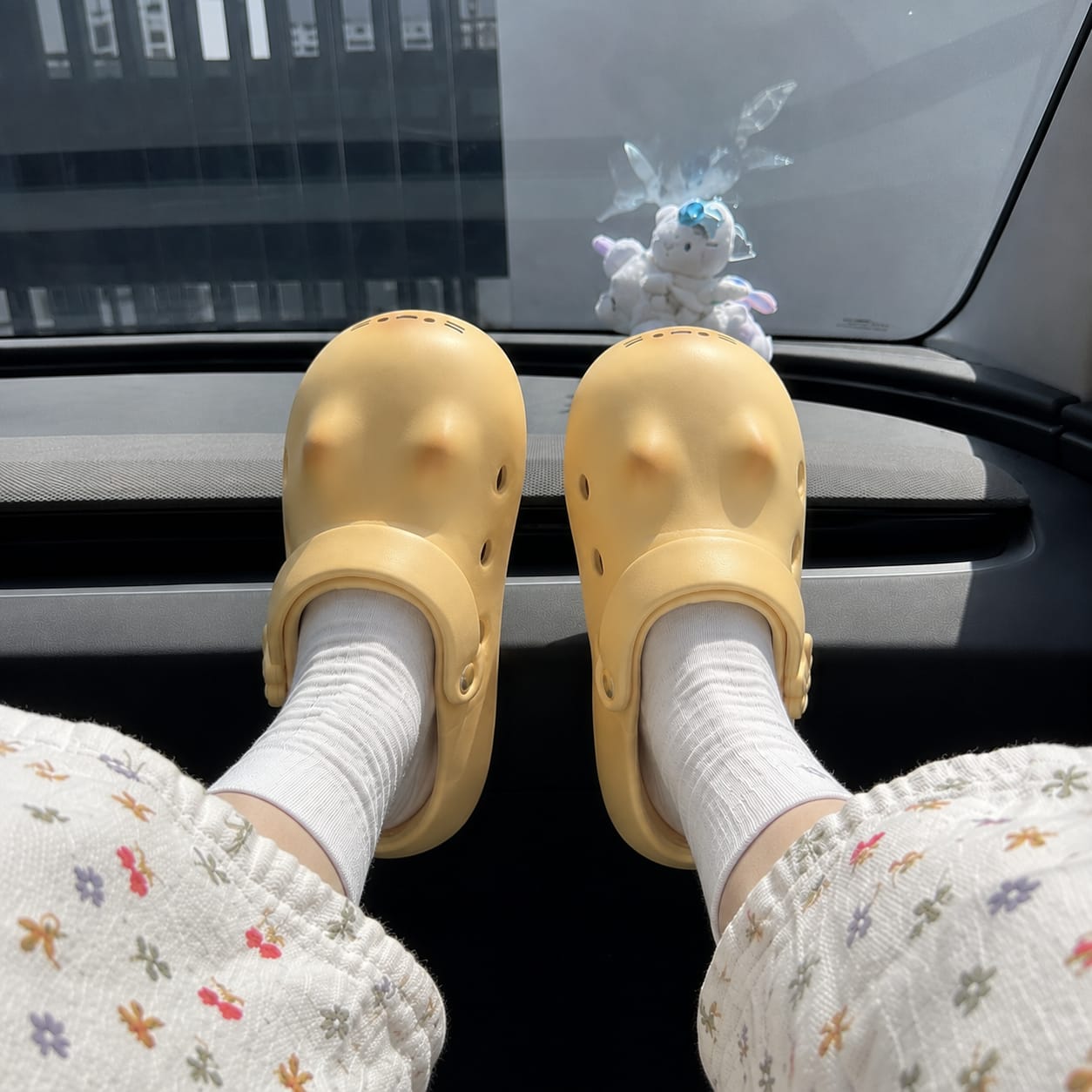 Customer photo review of Mimiu™ Ultra-Light Paw Print Clogs