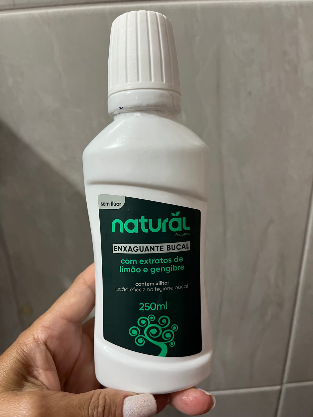 Customer photo review of Enxaguante Bucal Natural com Limão e Gengibre 250ml