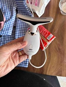 Customer photo review of Veloura Porelift - Yüz ve Boyun Sıkılaştırma Cihazı