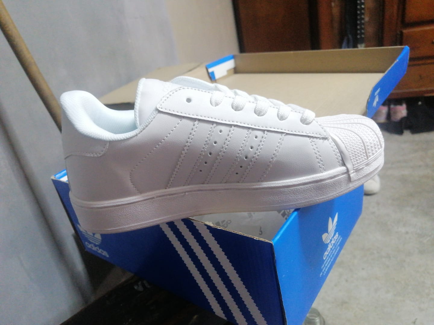 Customer photo review of Tenis Concha Blanco Total