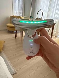 Customer photo review of Veloura Porelift - Yüz ve Boyun Sıkılaştırma Cihazı