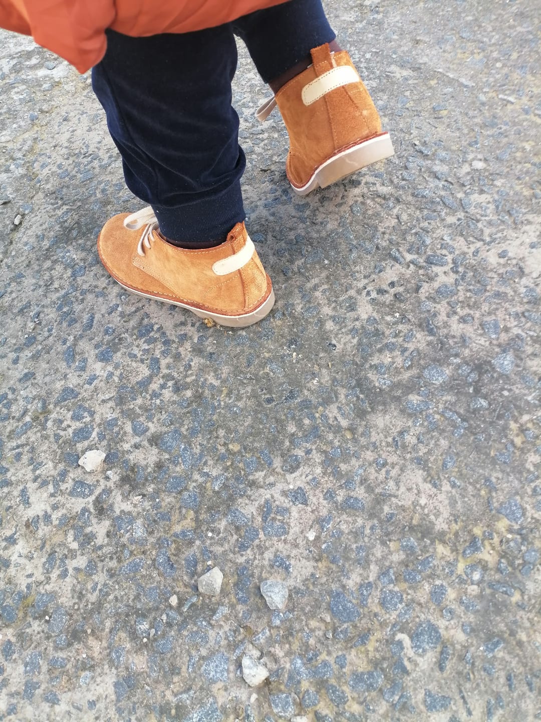 Customer photo review of Casual Vellies Suede - Tan