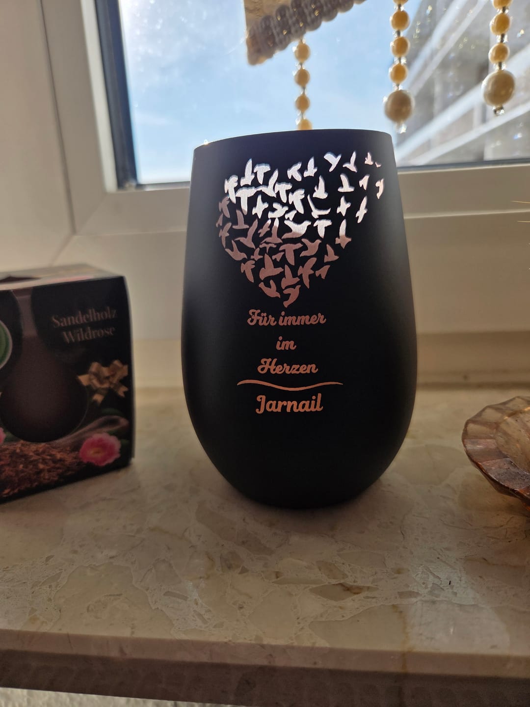 Customer photo review of Deko Windlicht aus Glas mit Gravur - Für Immer im Herzen - Personalisiert mit Namen - Trauerlicht