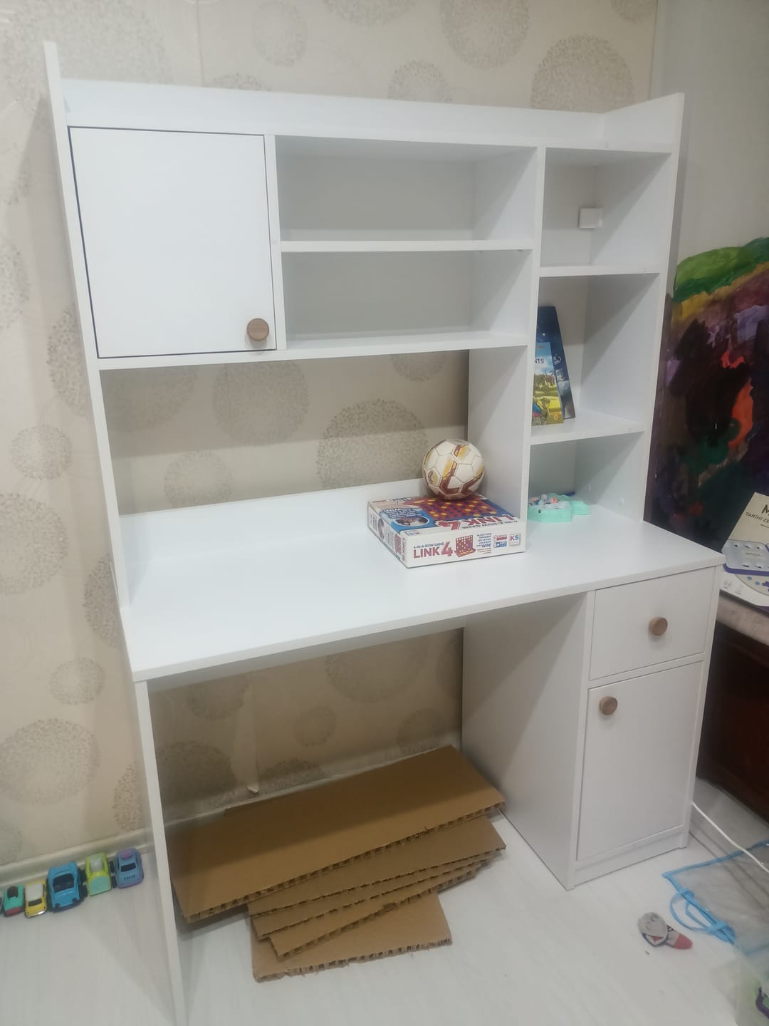 Customer photo review of Rani HA128 Kitaplıklı Raflı 2 Kapaklı 1 Çekmeceli Çalışma Ofis Bilgisayar Masası Beyaz