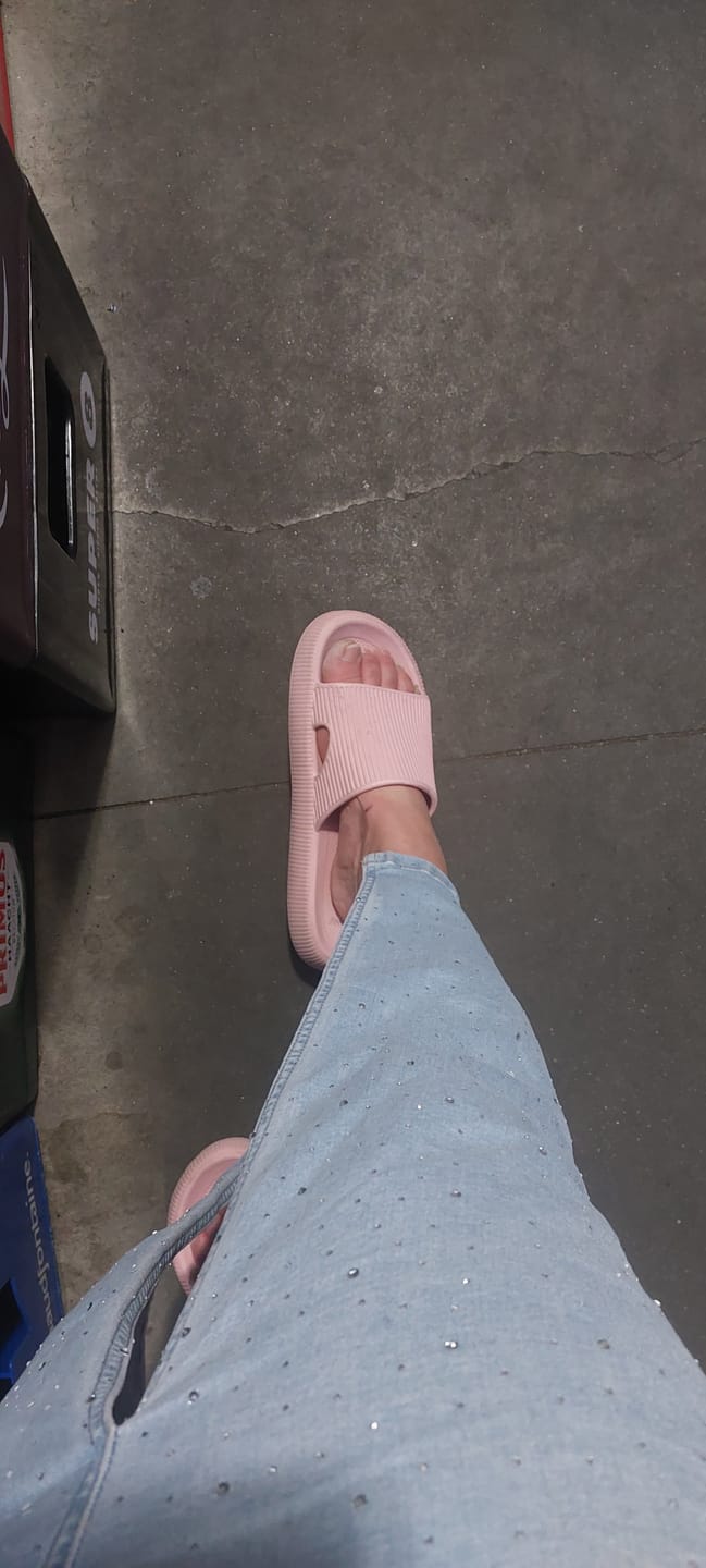 Customer photo review of HappyFlops Original