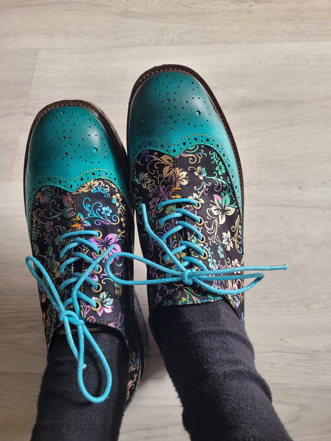 Customer photo review of Vintage Comfy Casual Floral Oxfords Shoes