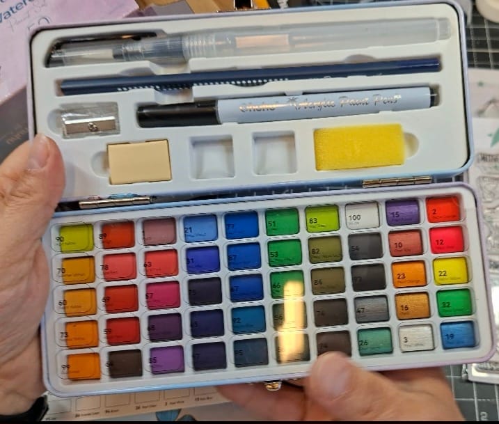 Customer photo review of Ohuhu 50 Colors Portable Watercolor Paint Set