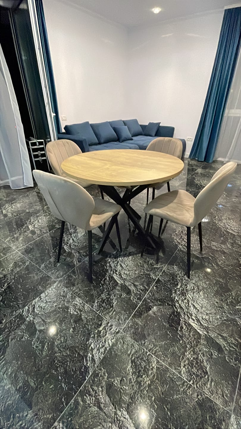 Customer photo review of Masa extensibila pentru sufragerie GASTON, stejar/negru, 100/135x100x75 cm