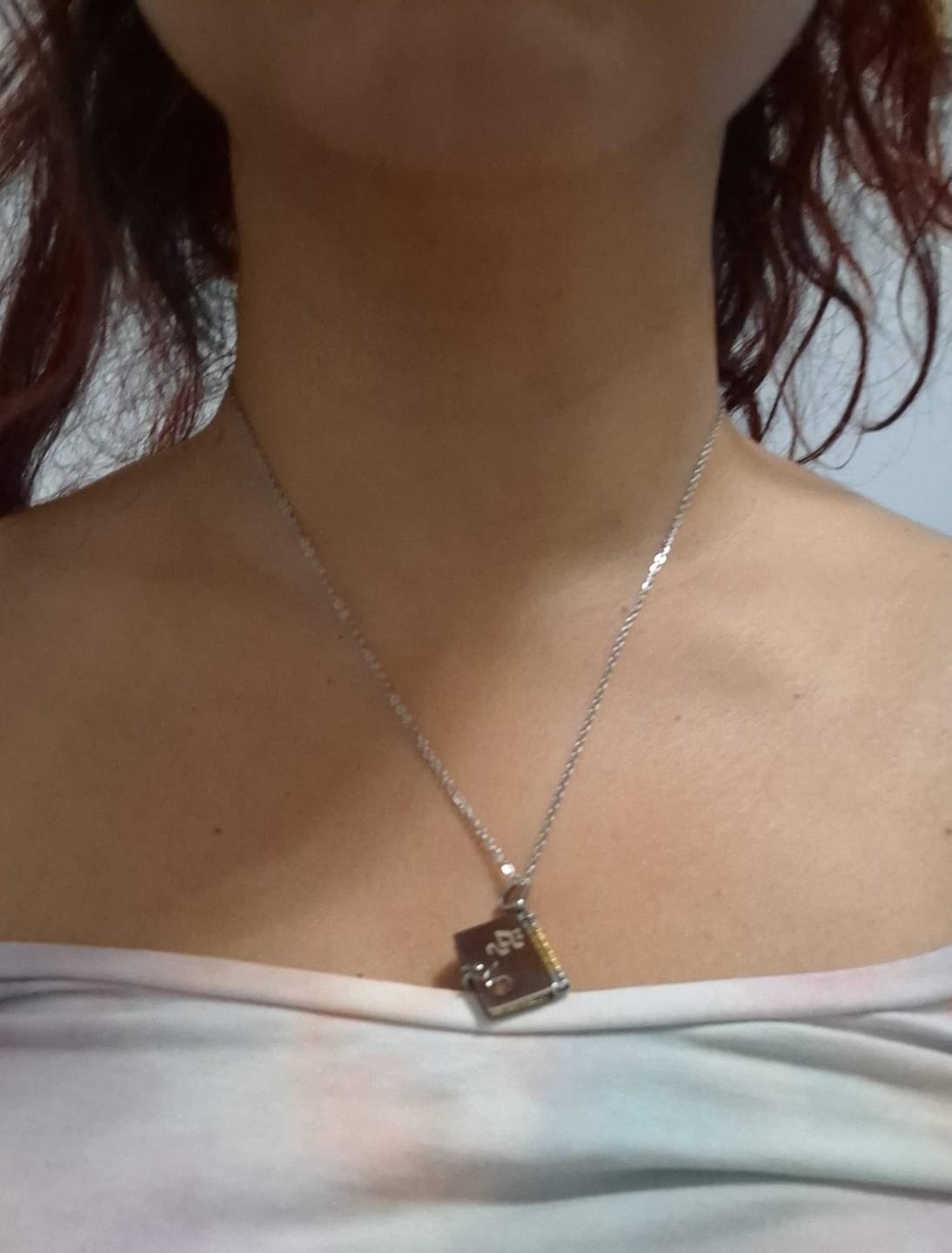 Customer photo review of Portachiavi/Collana Book ~ Frase Canzone E la vita è un brivido che vola via...