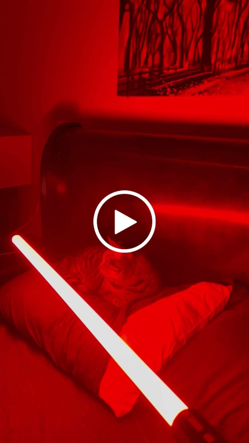 Customer video review of Combat Saber-E19 RGB/Neopixel Saber
