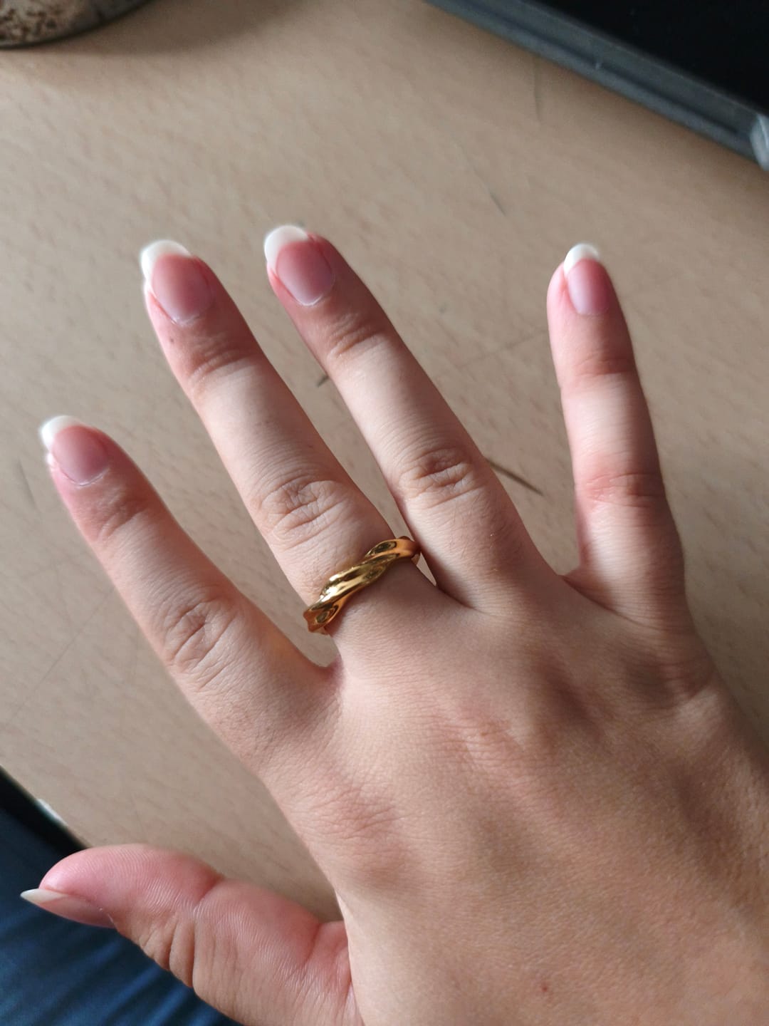 Customer photo review of Anillo Banda Retorcida