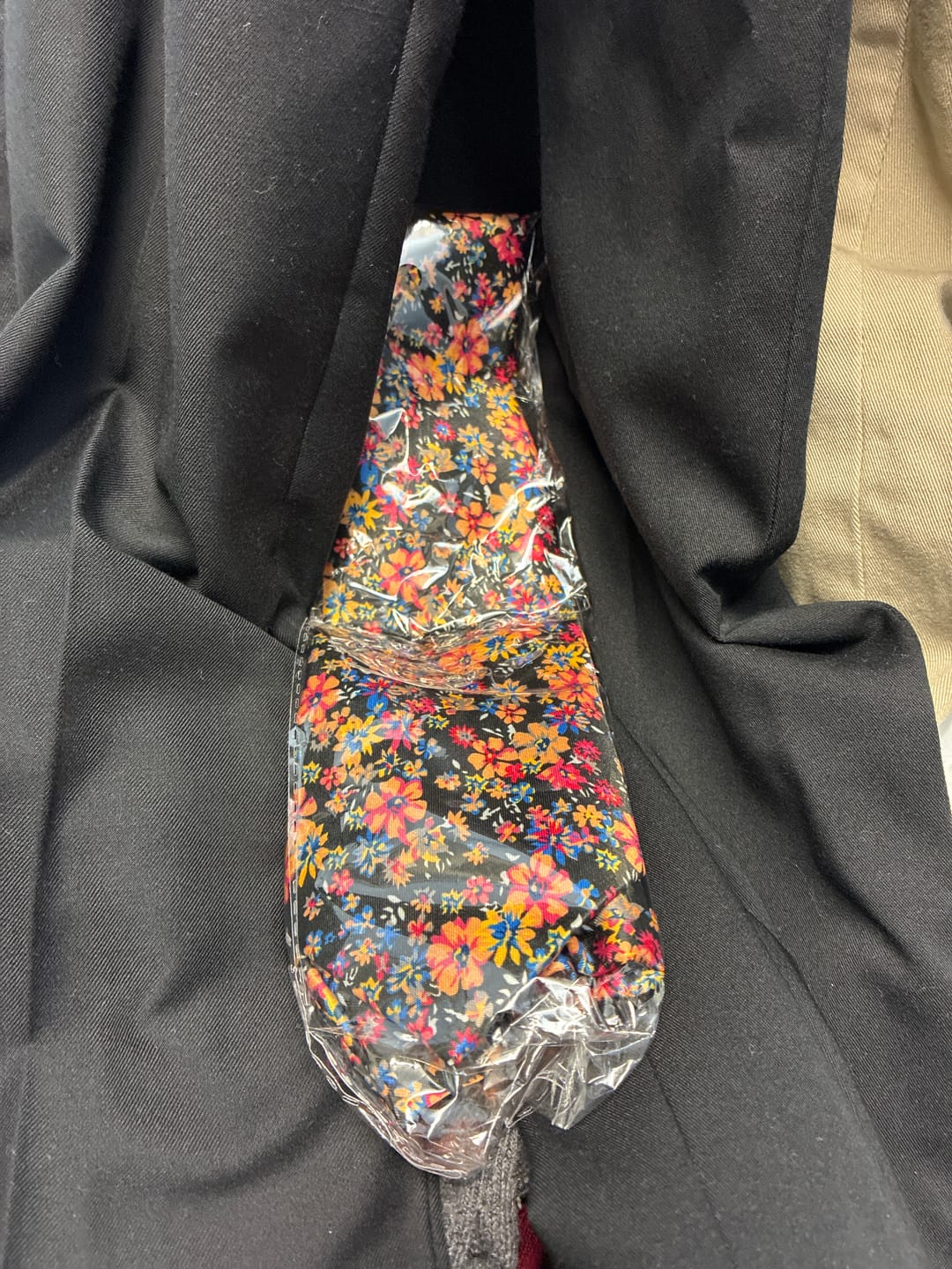 Customer photo review of Colorful Novelty Flower Silk Tie, Pocket Square and Cufflinks Set
