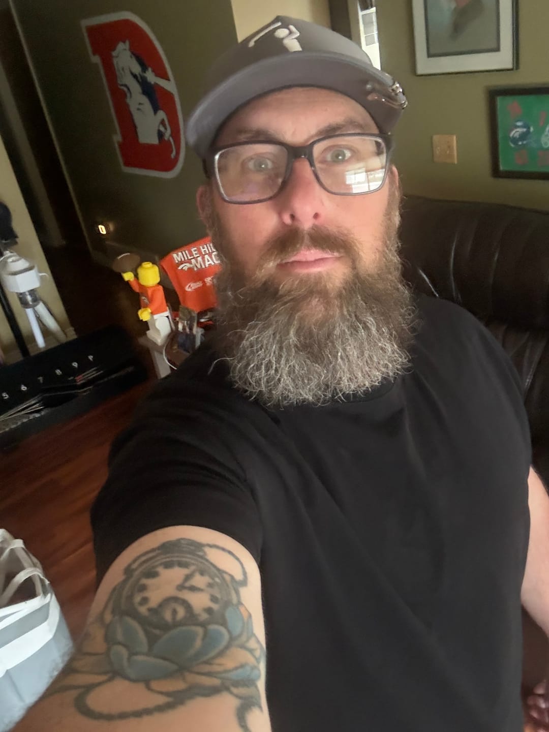 Customer photo review of 021 ESSENTIAL DROP-CUT T-SHIRT