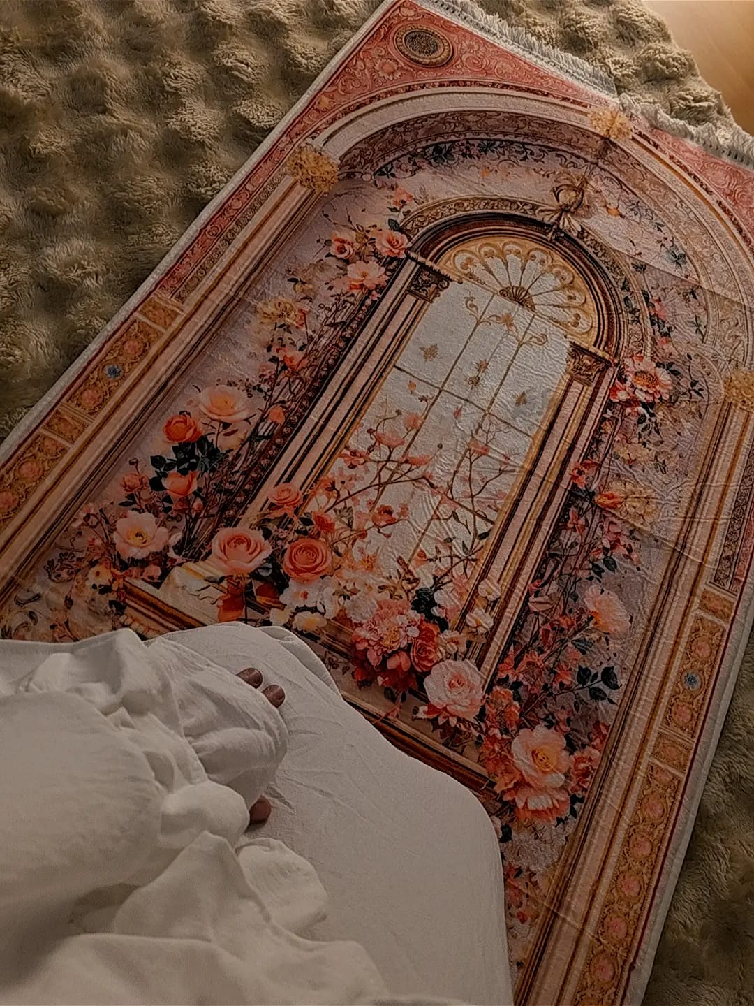 Customer photo review of Obscura Rosy Padded Prayer Mat