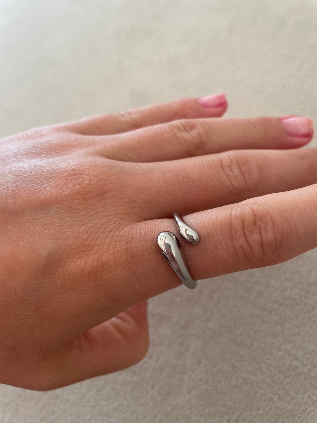 Customer photo review of Embraced Ring | 18K vergoldet
