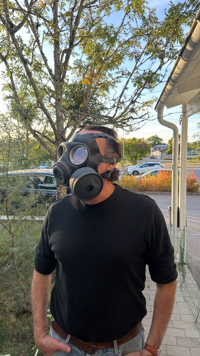Customer photo review of Original British Military Gasmask M44 lightweight Filter Bag Full Set Black