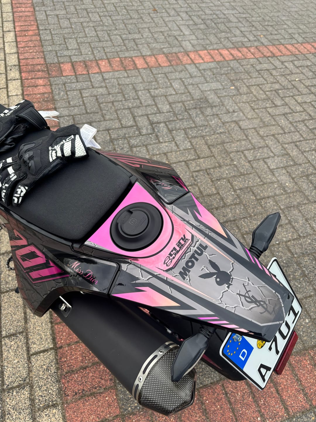 Customer photo review of TITAN - GRAPHICS KIT