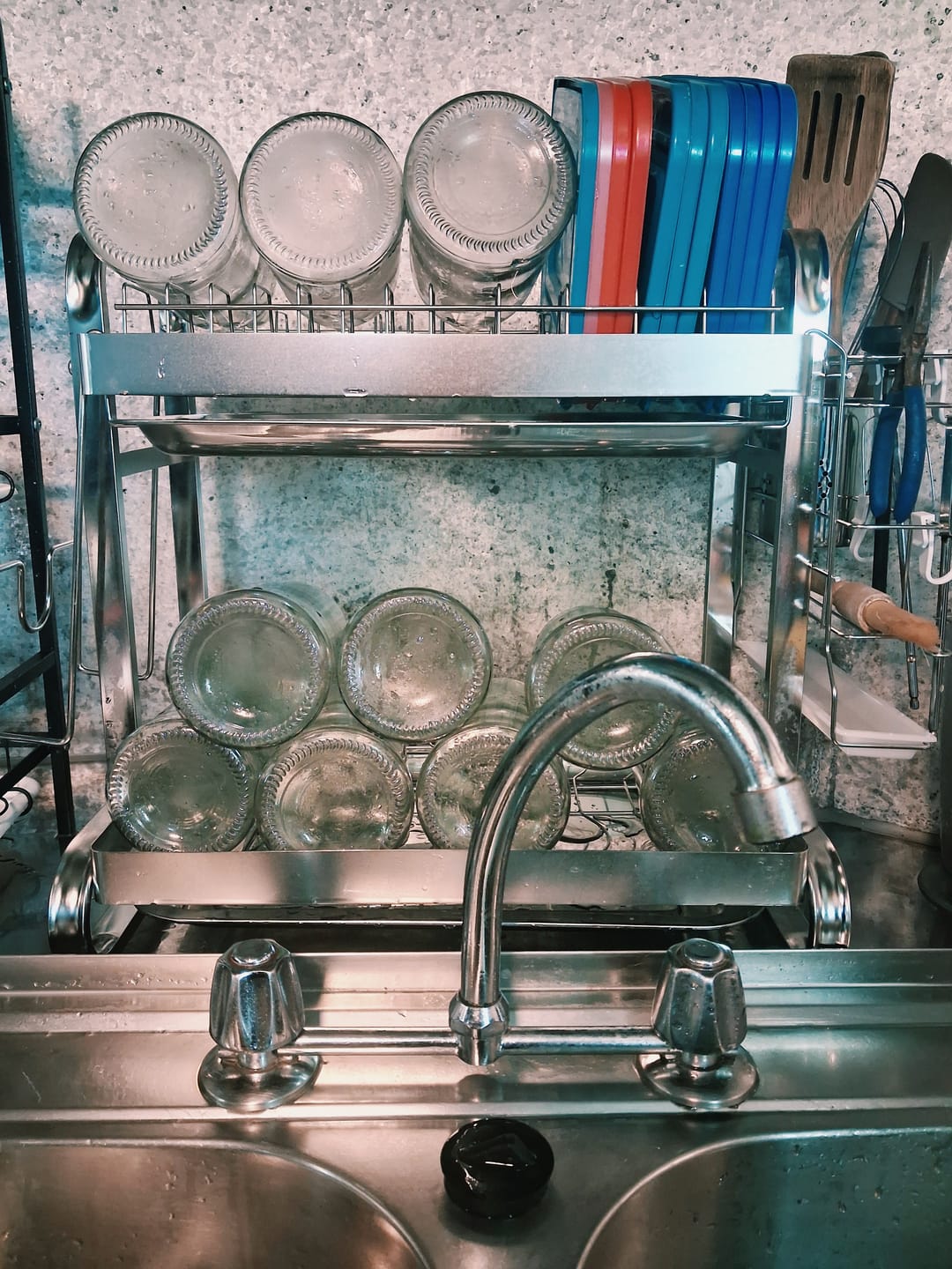 Customer photo review of Escurridor De Platos Inoxidable De 2 Niveles Organizador De Cocina con Portaservicio