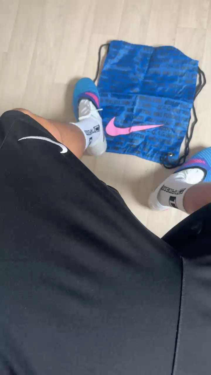Customer photo review of Nike Phantom 6 Elite Low Cut FG Attack Pack - Bleu/Blanc/Noir/Rose