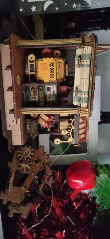 Customer photo review of ROKR Christmas Dream Gift Factory Wooden Music Box