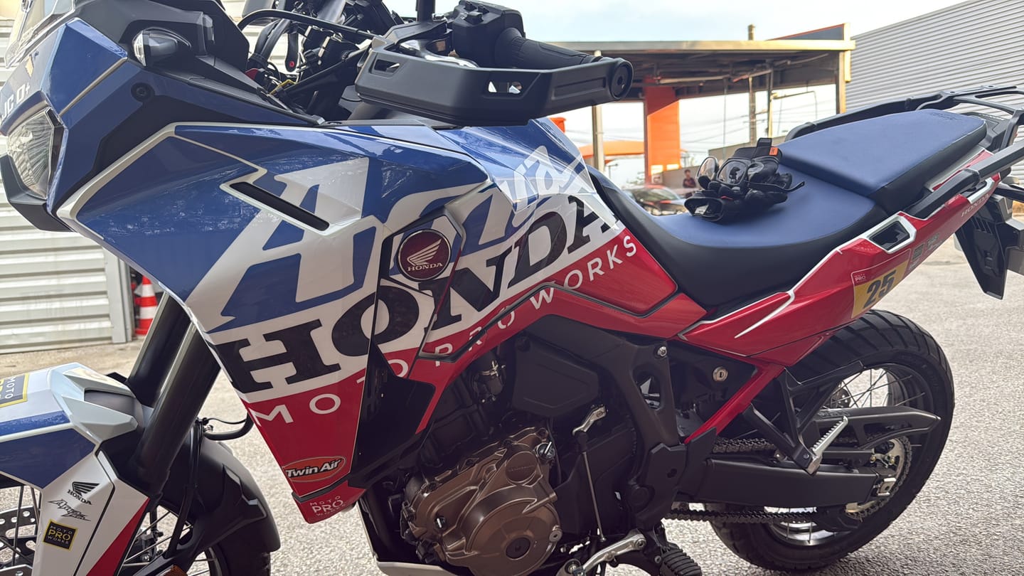 Customer photo review of Honda Africa Twin GRAPHICS - "Waypointer" (Dawn)
