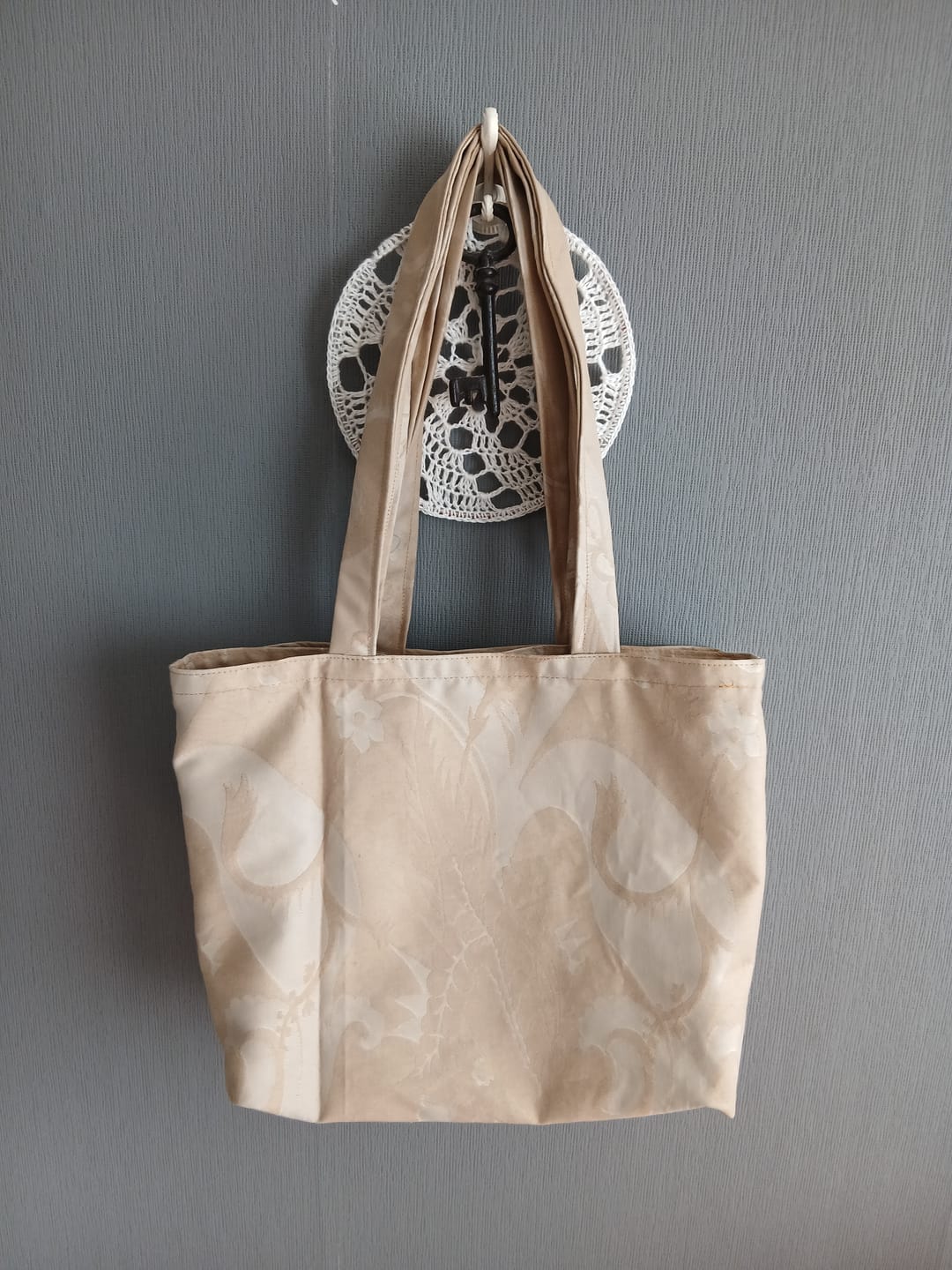 Customer photo review of Beige Kukkaköynnös Sisustuskangas - Pala