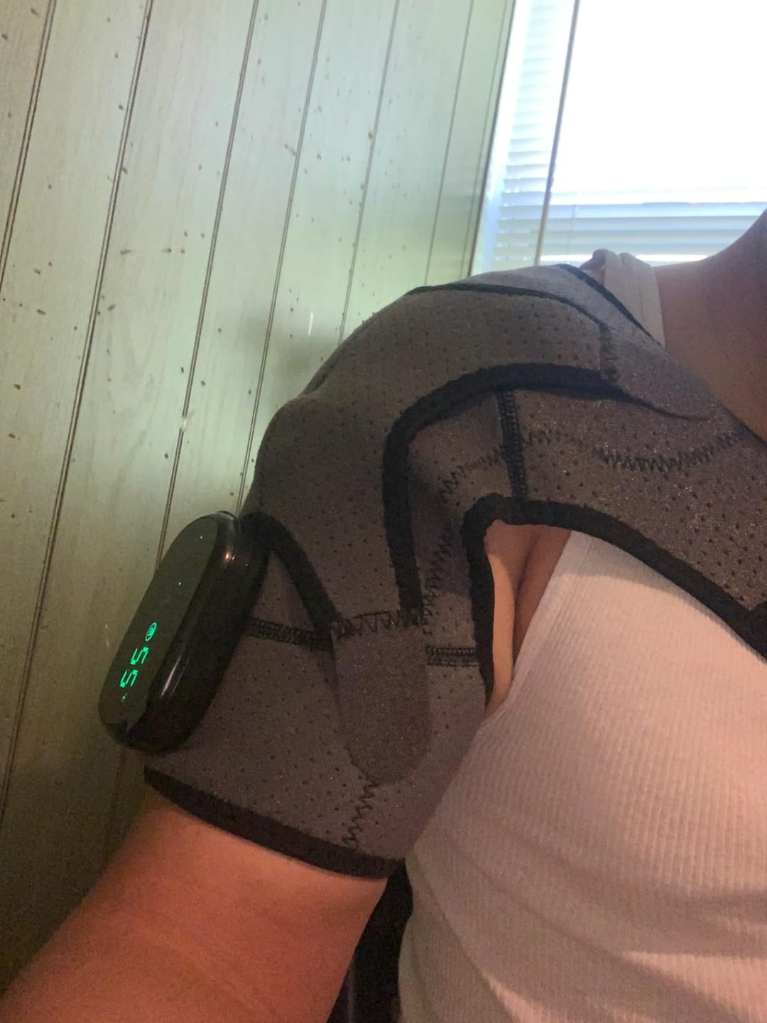 Customer photo review of Wisemed Shoulder Massager