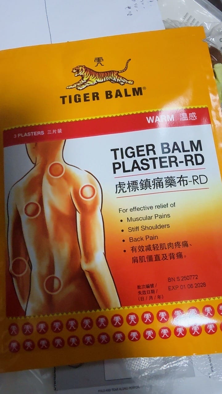 Customer photo review of Tiger Balm Plaster Cool/Warm 27pcs (L size: 10cm x 14cm)