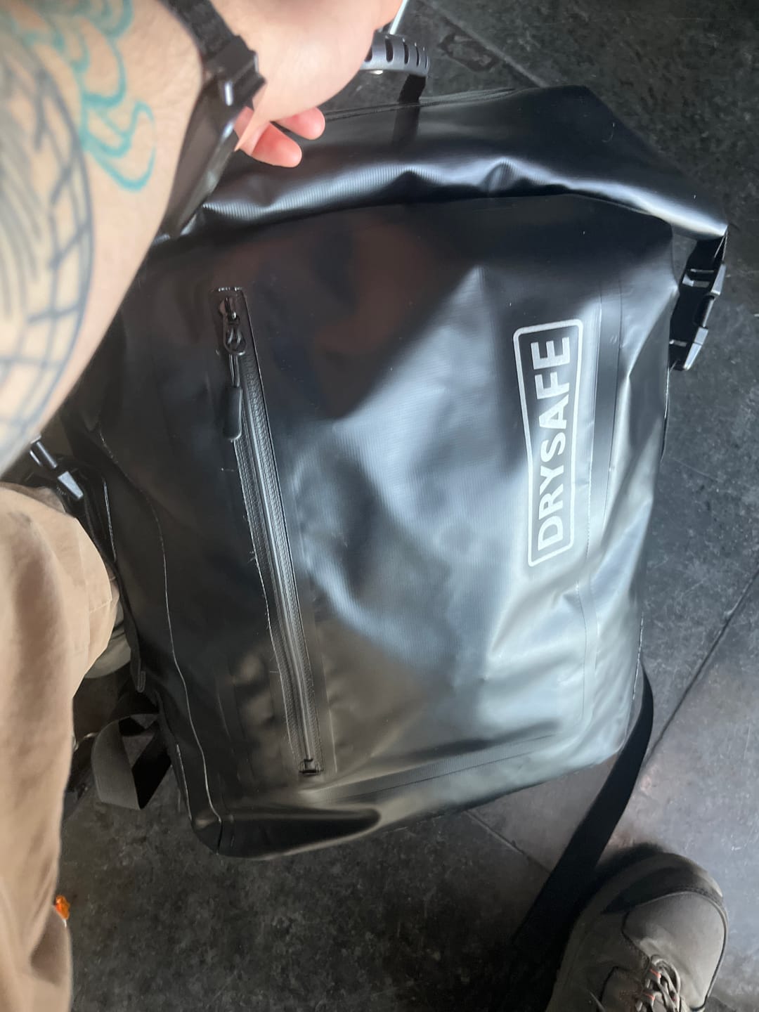 Customer photo review of Mochila Outdoor PUELO 25 Lts 100% Impermeable DRYSAFE Negra
