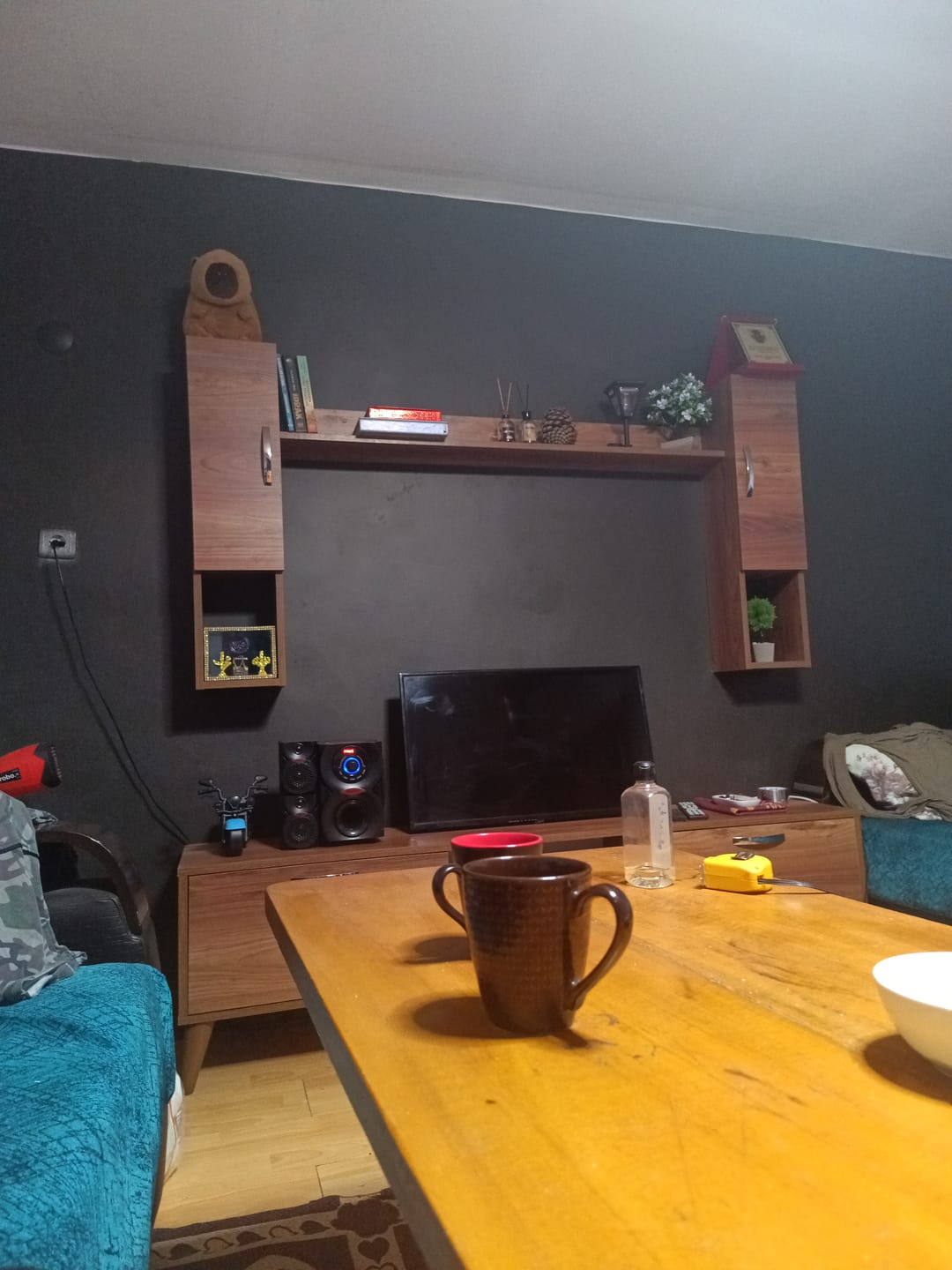 Customer photo review of Rani A9 Duvar Raflı Tv Ünitesi Kitaplıklı Tv Sehpası Duvara Monte Raflı Modern Ayaklı 180 cm Minyatür Ceviz M27