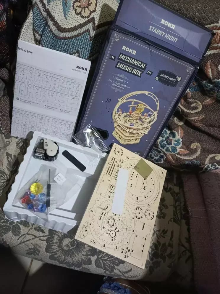 Customer photo review of ROKR Starry Night Orrery Mechanical Music Box